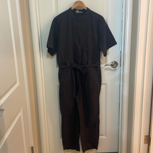 Everlane The Fatigue Short-Sleeve Jumpsuit in Black - Picture 2 of 4
